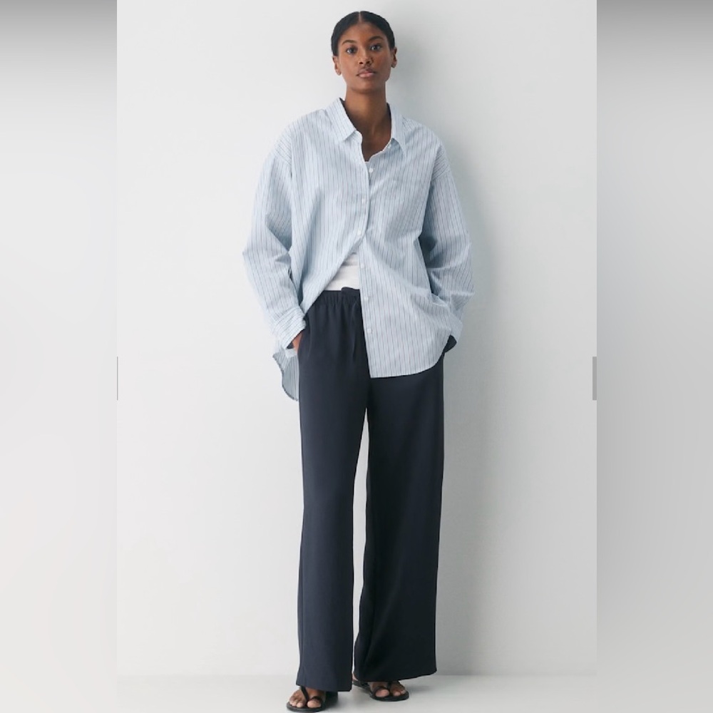 The Lodge Pant™ - Crepette™ Navy Blue NWOT
Size Small